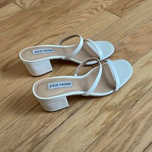 Steve Madden womens 8M white sandal heels